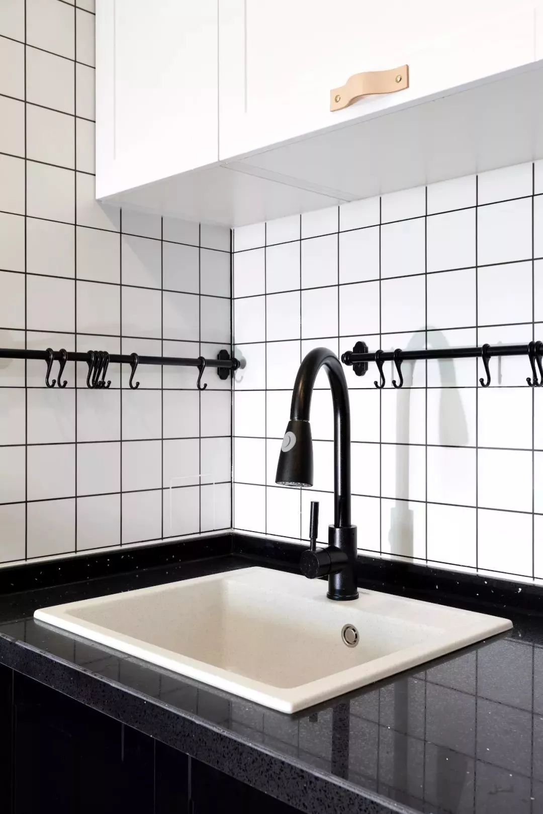 艺术气息的家居设计 | 名画复刻版装饰画与手工玻璃工艺品-40