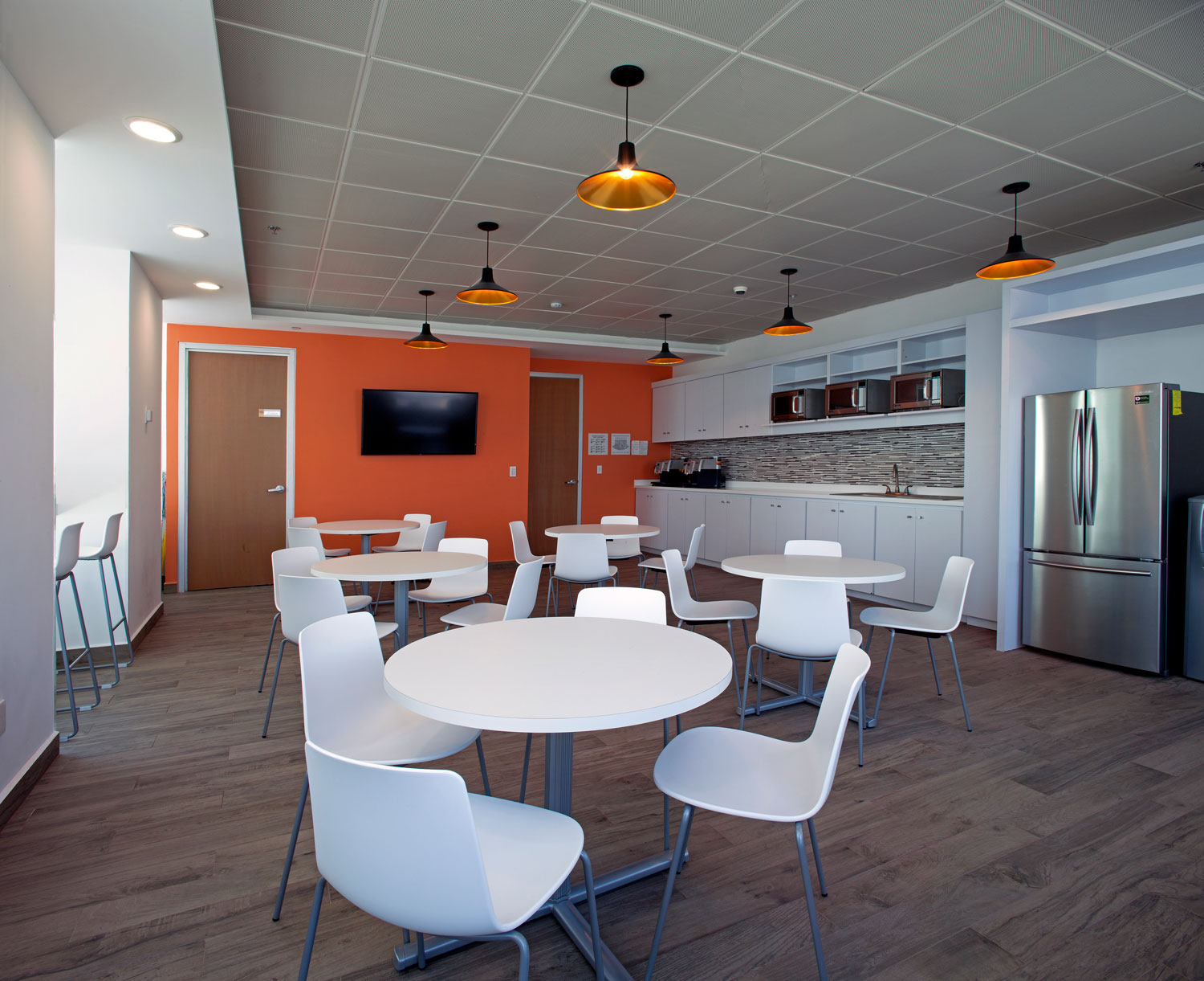 SPS+Sinapsis 办公室 | 2017 年 10,000-25,000 平方英尺的商业空间设计-8