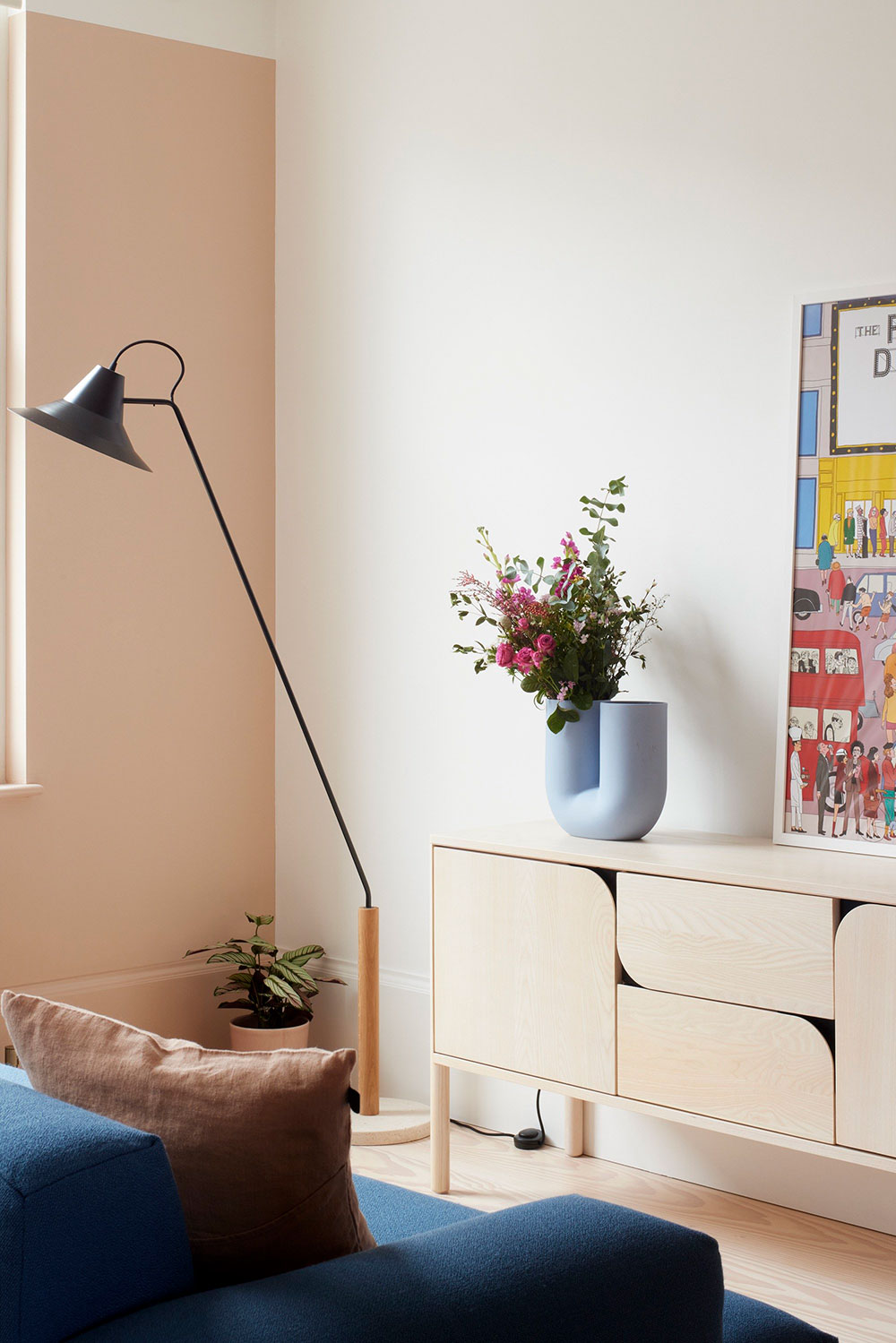 伦敦现代公寓的粉色与蓝色调设计-13