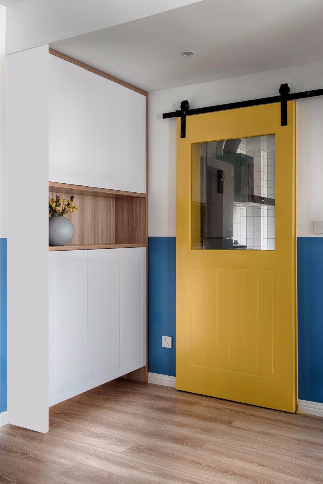 现代简约小户型，蓝色半墙设计独特优雅-3