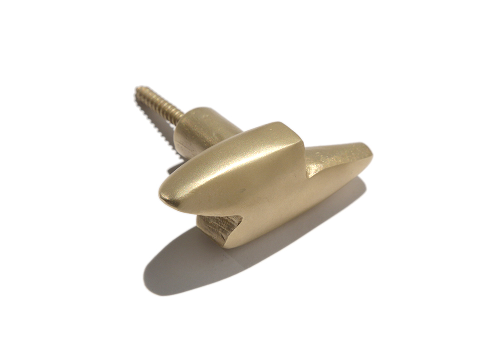 元素持有 | 抽象有机铜质硬件为家居增添雕塑气息-4