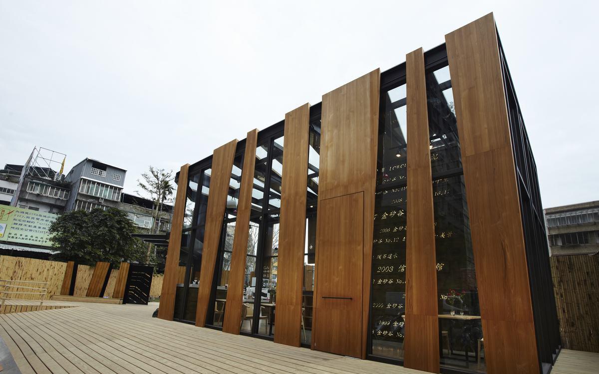 绿建筑概念咖啡厅，简约工业风融入环境共生-0