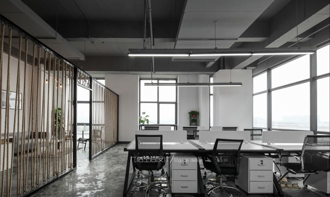 废旧元素打造简约实用办公空间-11