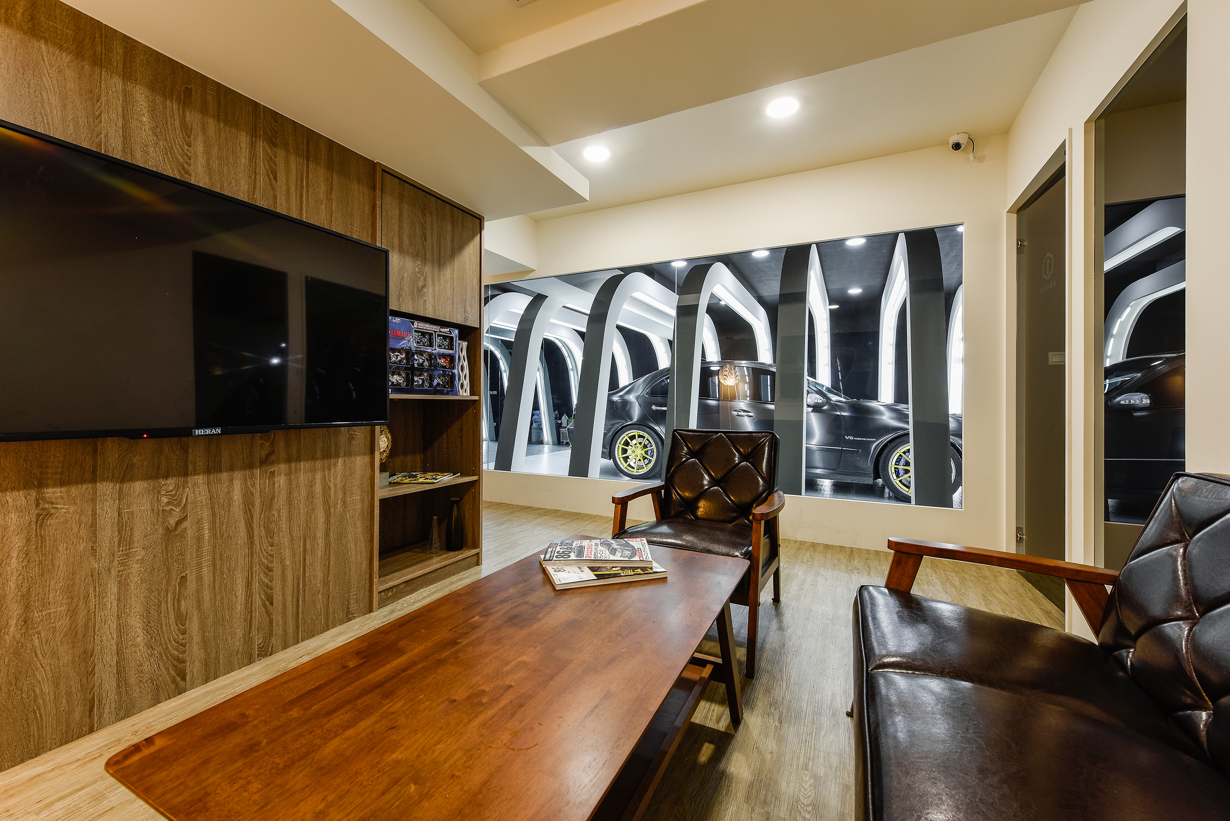 颠覆传统的汽车展厅设计-16