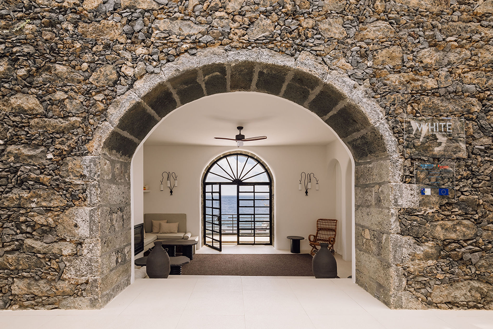 蜜悦·蓝白圣岛悬崖泡池美宿丨中国深圳丨埂上设计-12