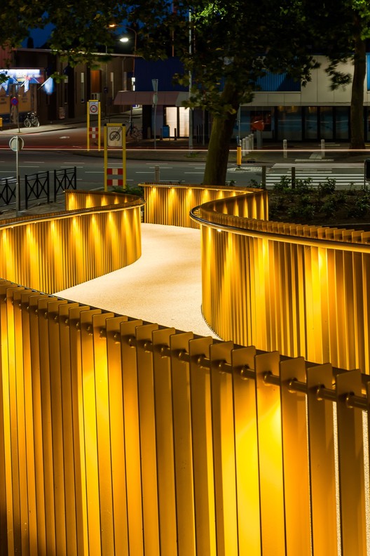 金色加兰 · 城市之门,流动之桥-16