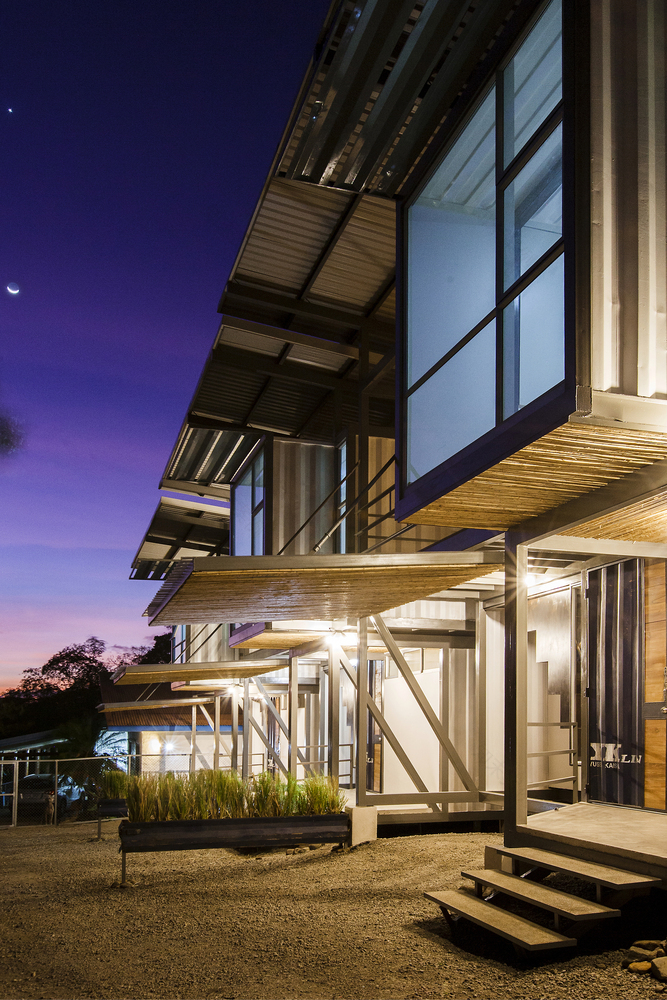 Franceschi Container Houses Re Arquitectura + DAO-42