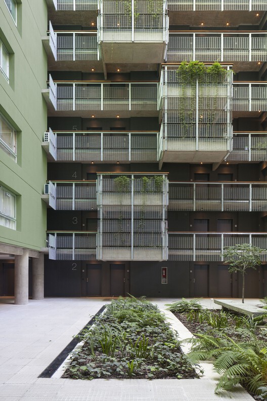 阿根廷 Chacarita 的 Corrientes 6365 建筑-19