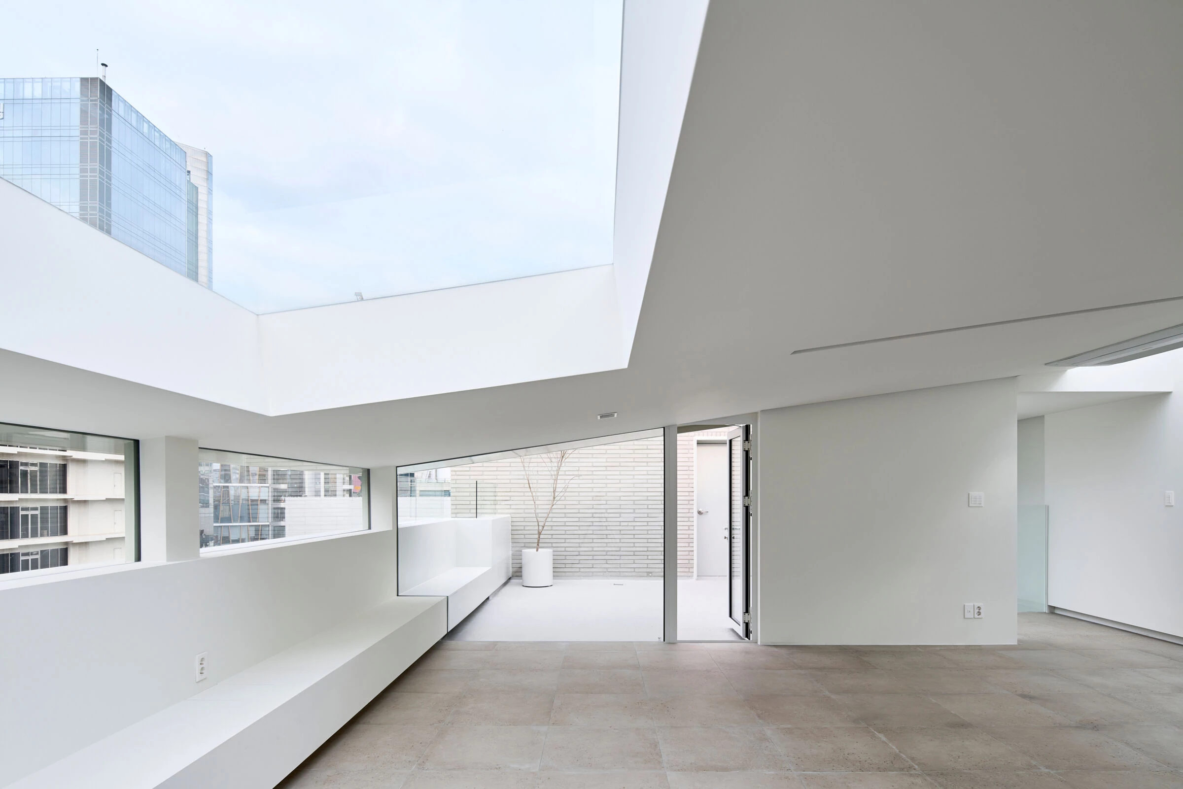 首尔 Nonhyeondong Rooftop 极简空间设计丨韩国首尔丨Space matter-12