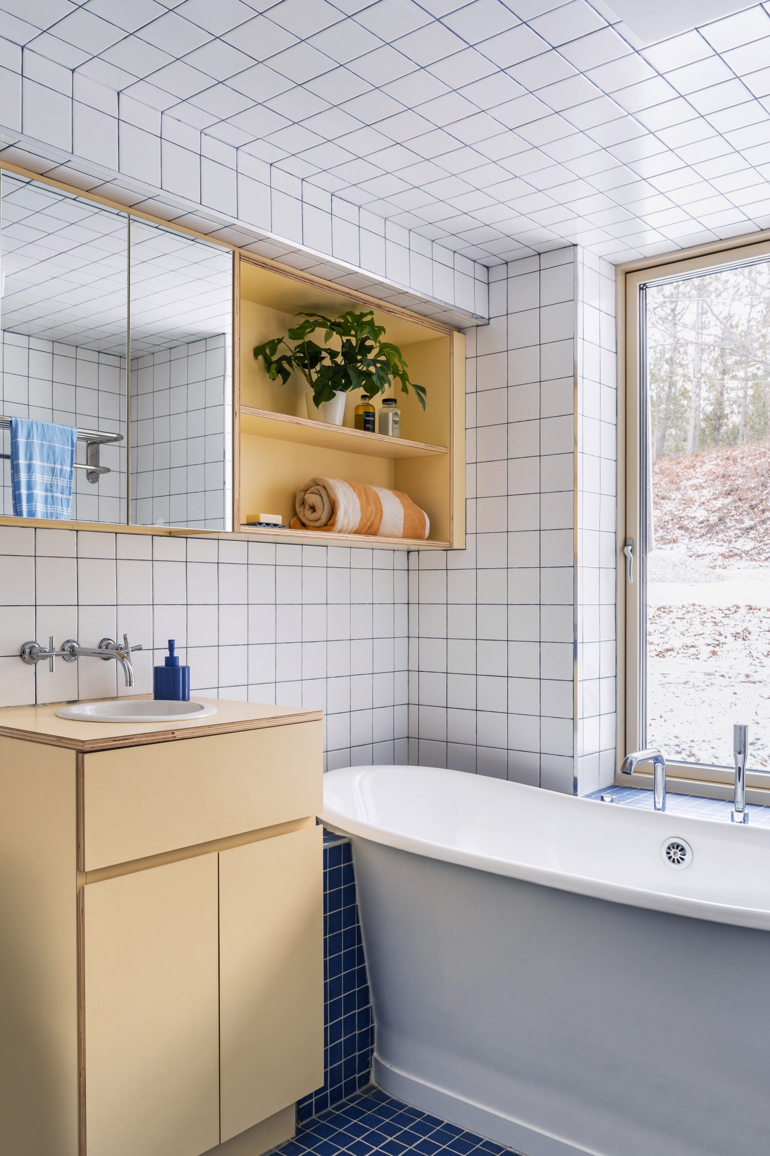 Workshop Architecture Inc creates "raw and unvarnished" prefabricated home in Ontario-35