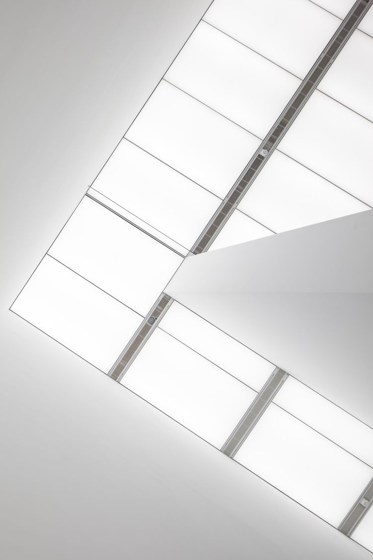 流動的靜謐 當代美的展現。- 高雄市立美術館「光 間」 - WEHOUSE-7