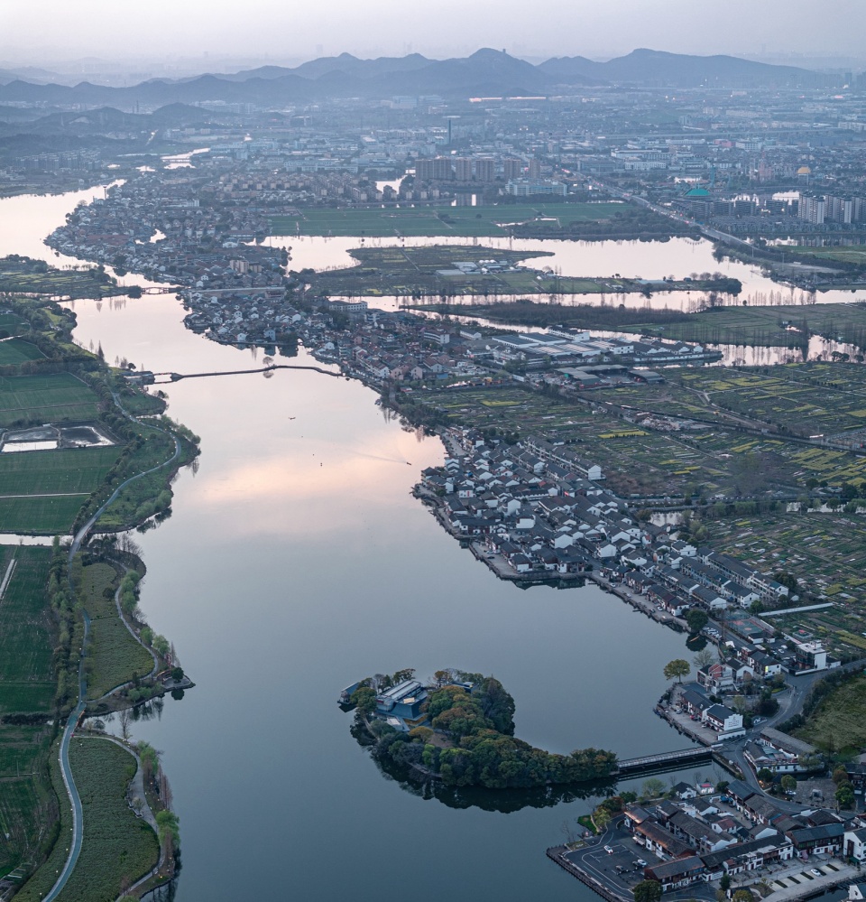 先锋鉴湖书店（鉴湖取水岛市政设施更新项目）丨中国绍兴丨大舍建筑设计事务所,同济大学建筑设计研究院等-9