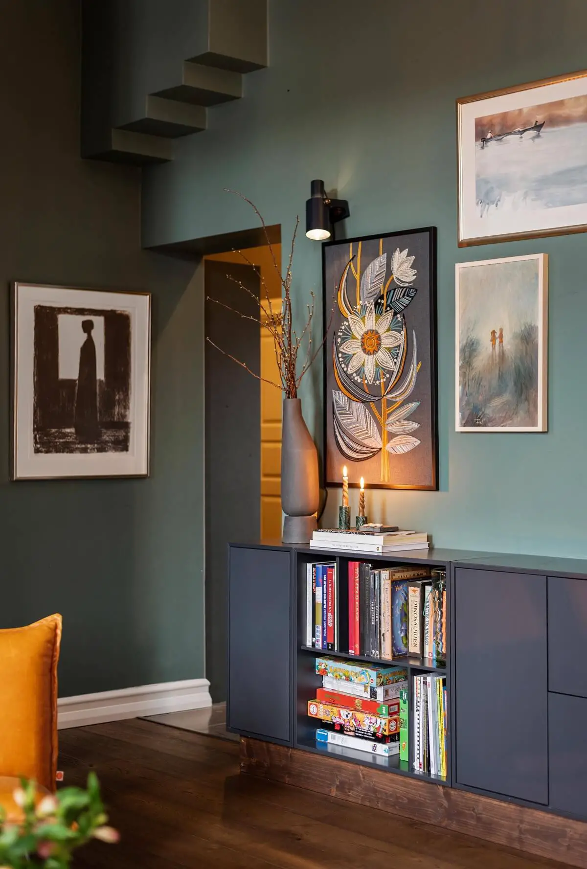 瑞典斯德哥尔摩现代彩色公寓设计-4