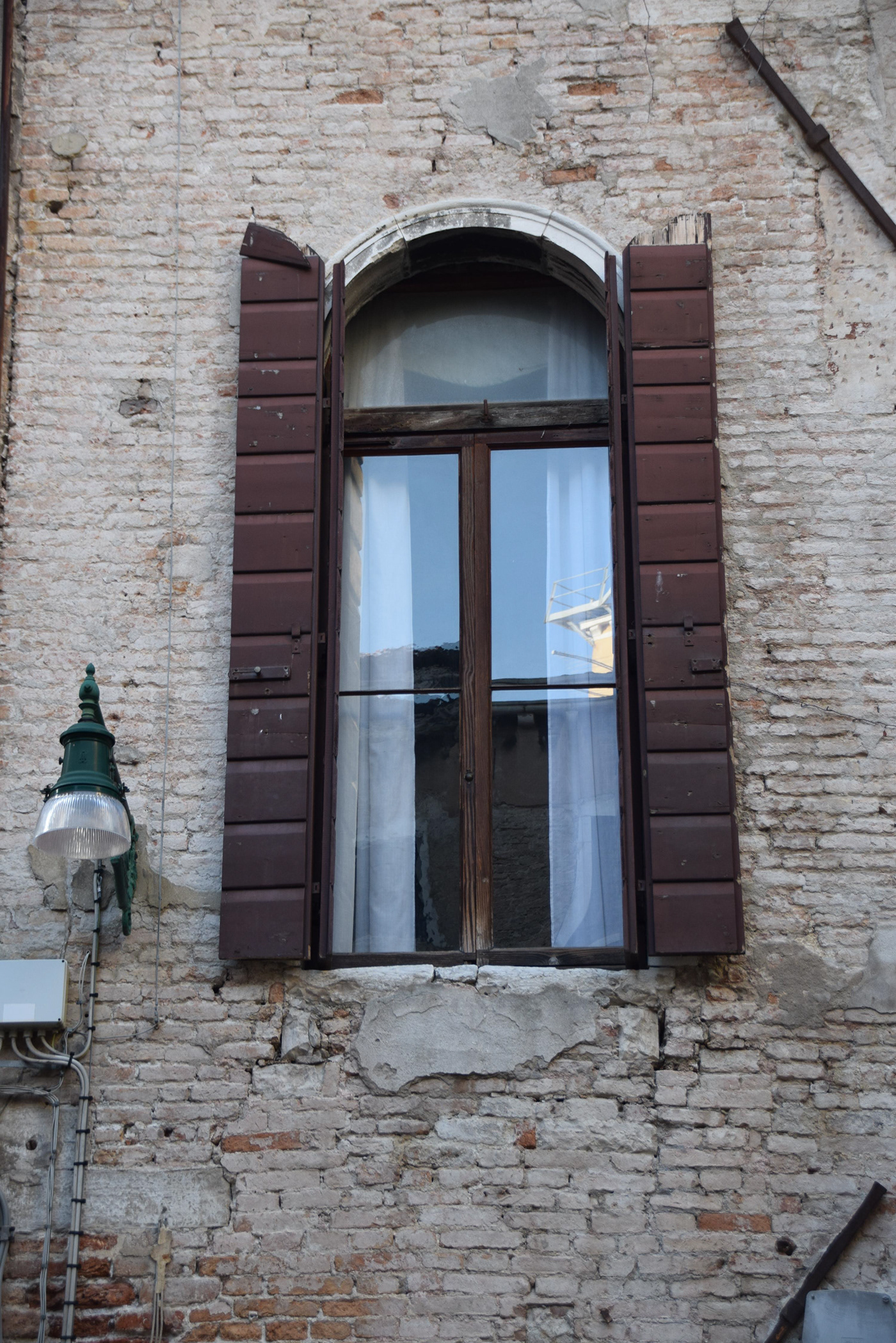 MYSTERIOUS WINDOWS AND DOORS-5