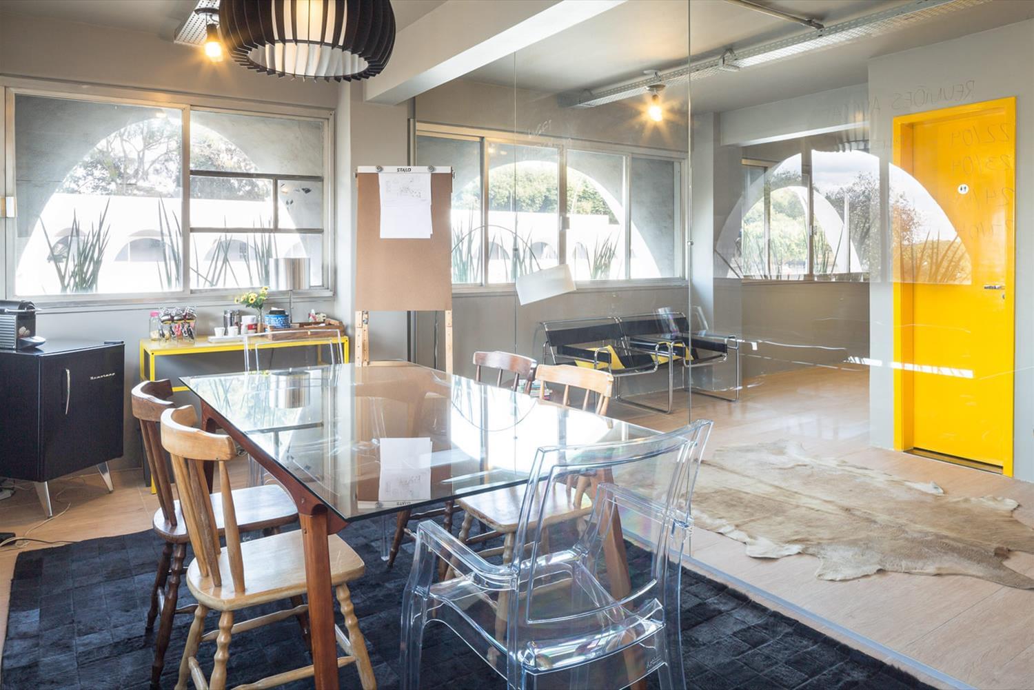 巴西 DF 办公室设计 | 打造自由灵活的美式复古风格-3