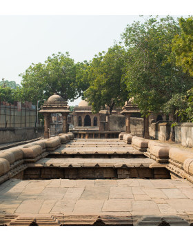 Anastasiya Gushchina丨古建筑丨Dada Harir Stepwell: Capturing a monument