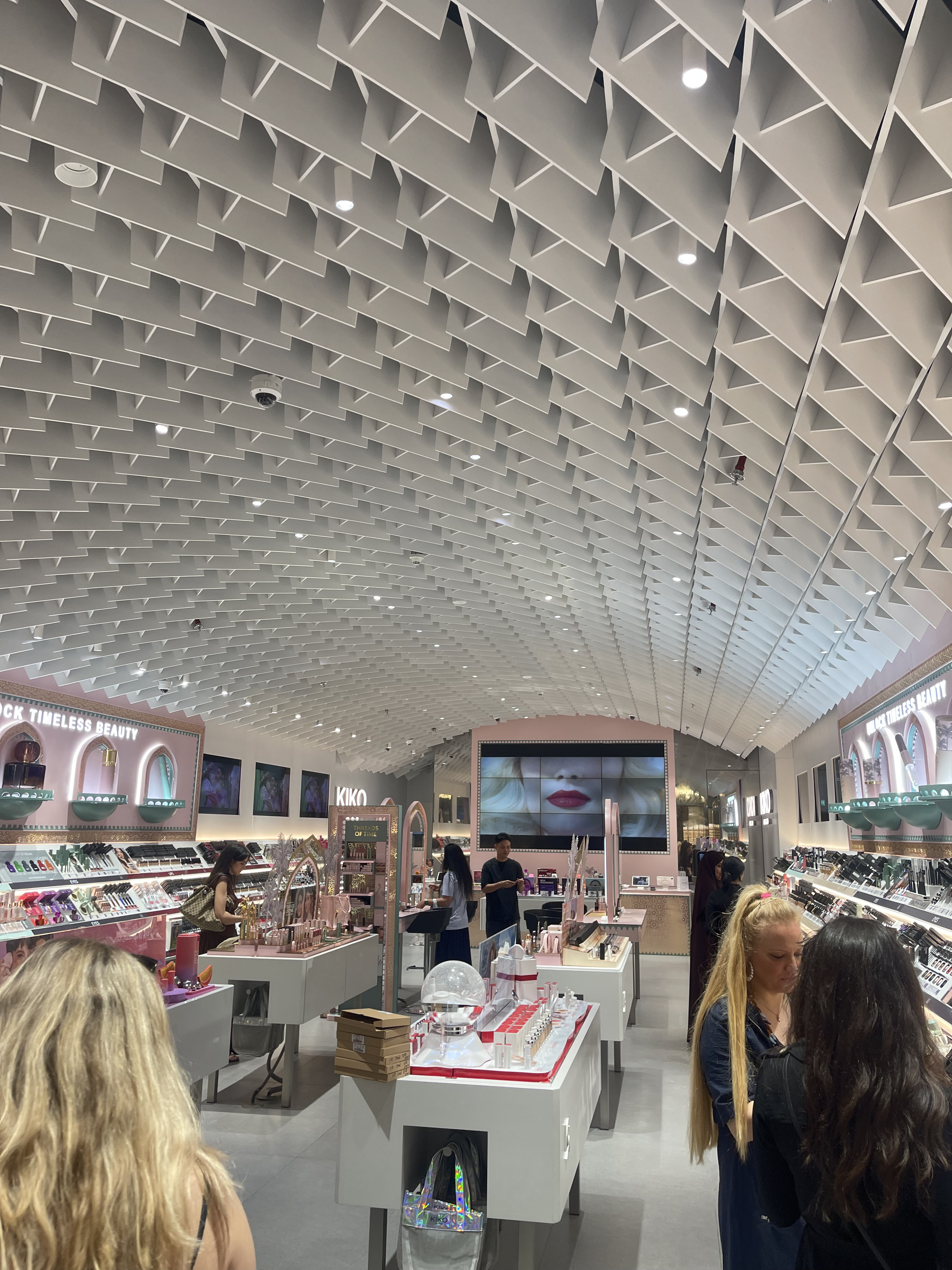 Идеи для интерьера магазина-6