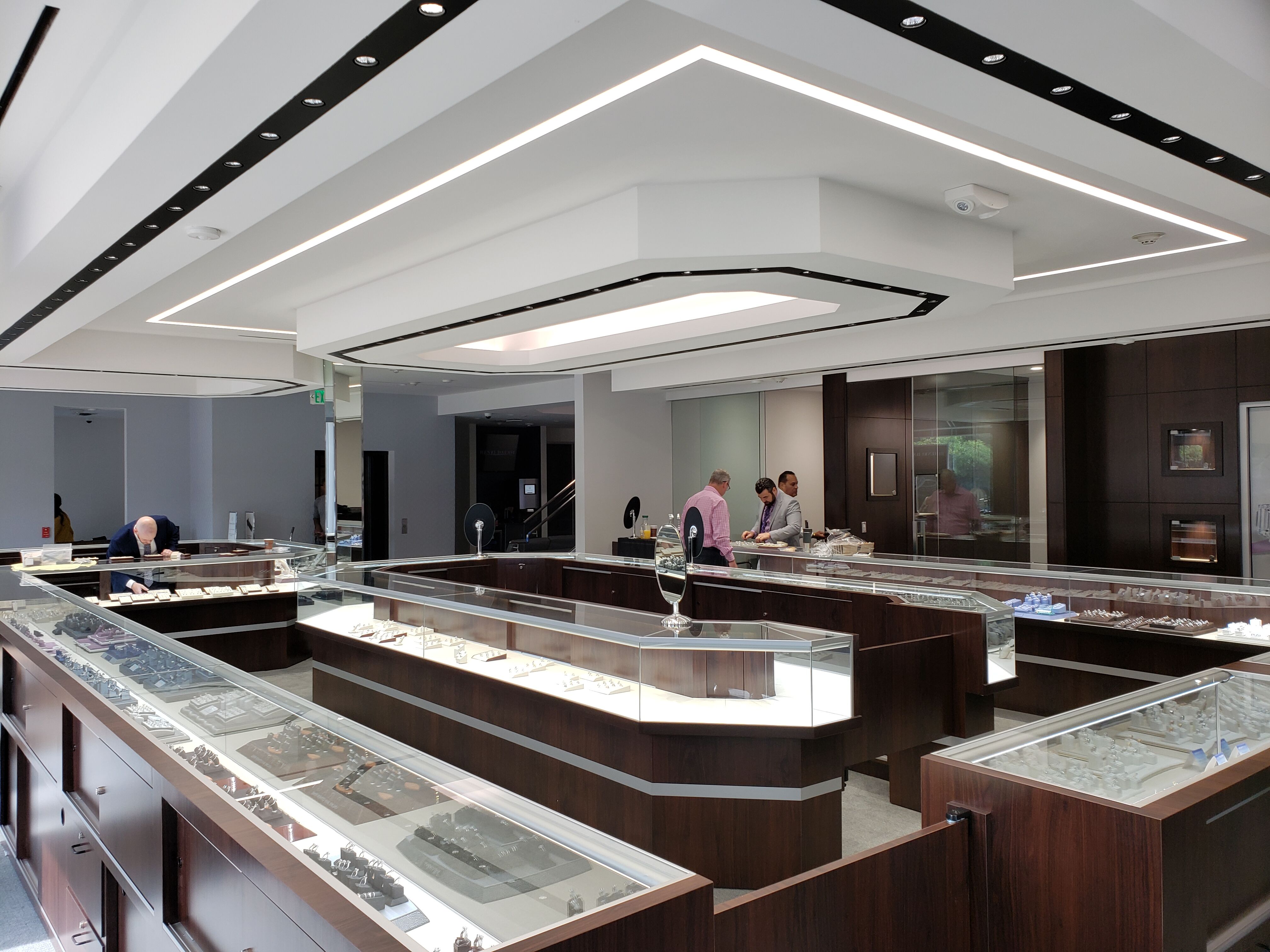 2019 年打造的钻石直营零售展厅-8