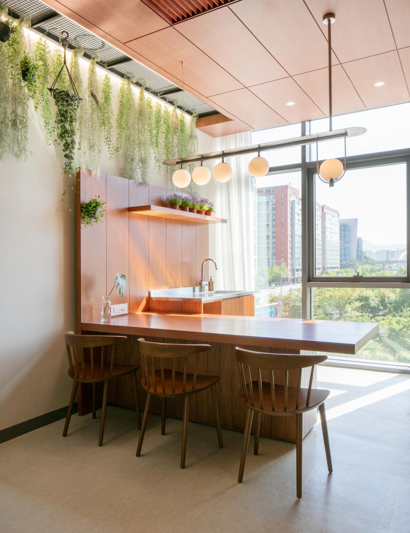 意式风情鲜花服饰店，打造浪漫室内空间-4