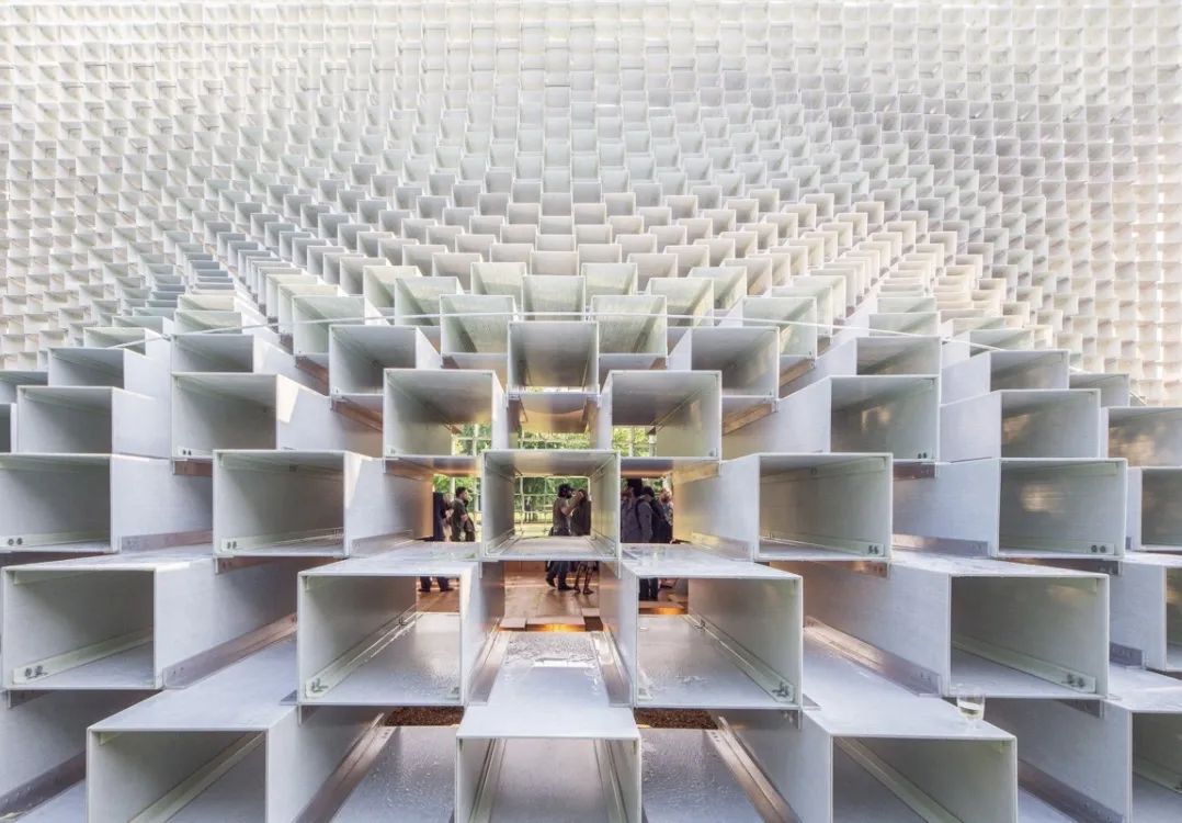 伦敦蛇形展馆"解构"之墙-39