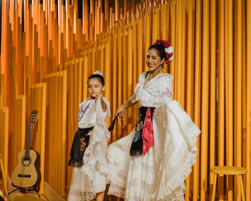 迈阿密建筑学院学生打造临时户外表演舞台-16