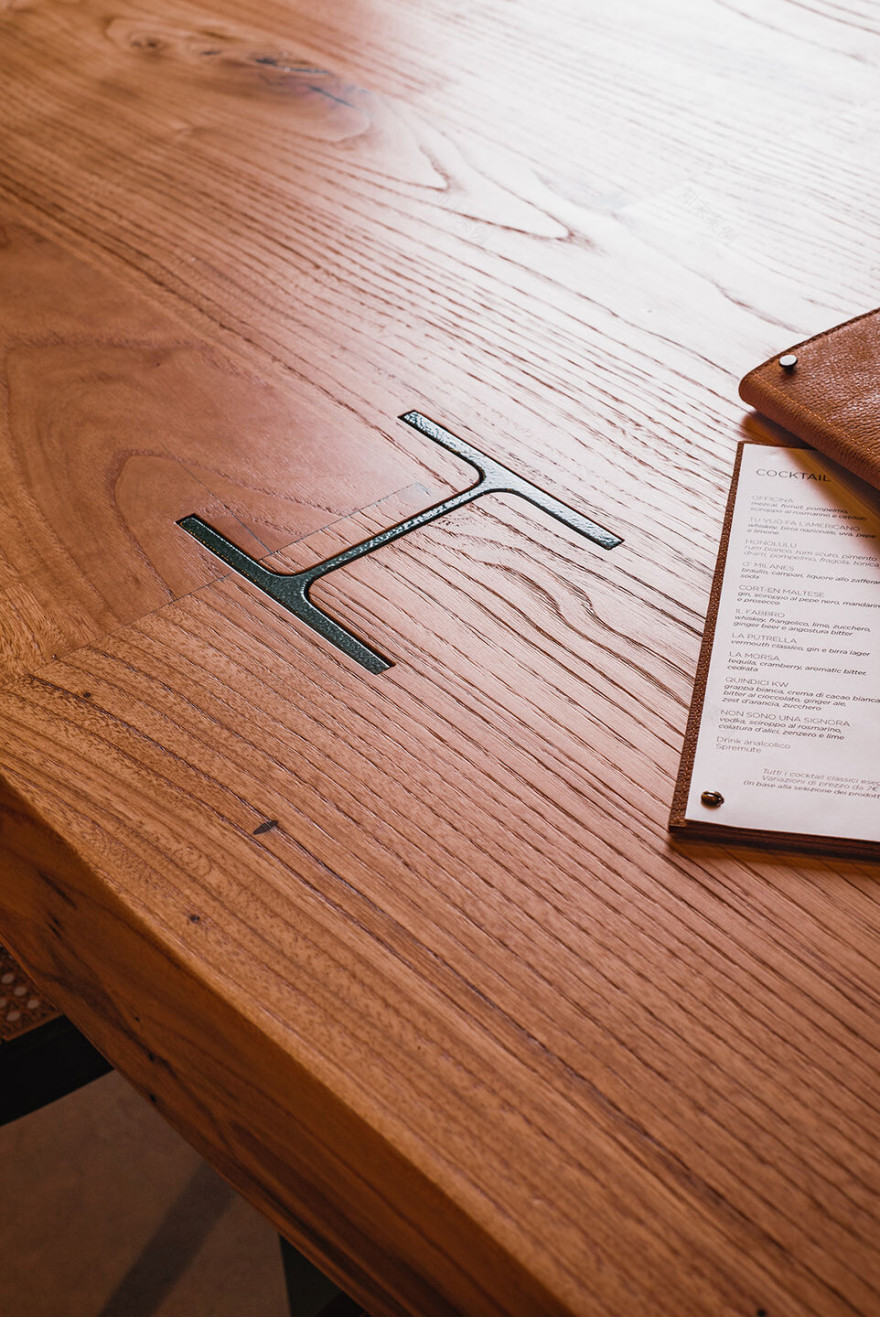 意大利巴伊港口的工业风酒吧设计-12