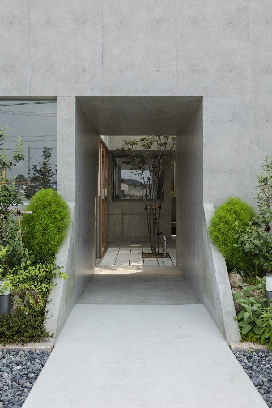 House with Hooked Multi Level Crossing / ihrmk-20