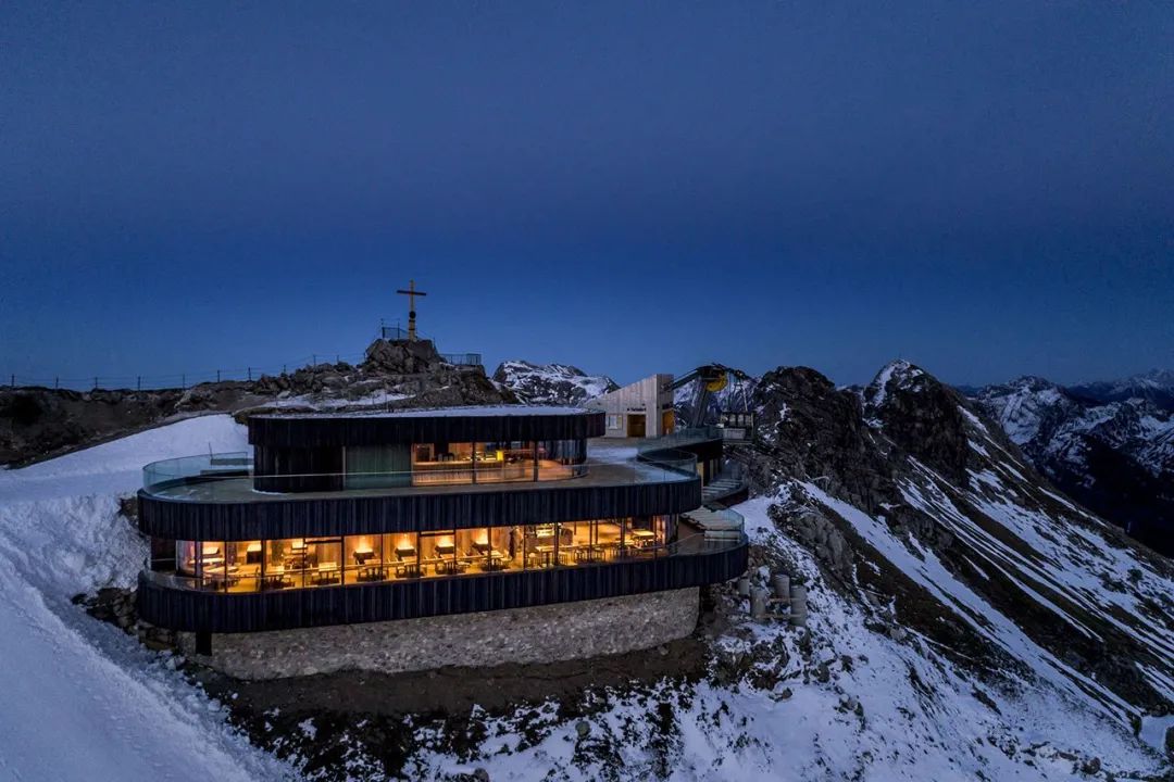 高山现代主义餐厅 | 融入自然的有机建筑设计-12