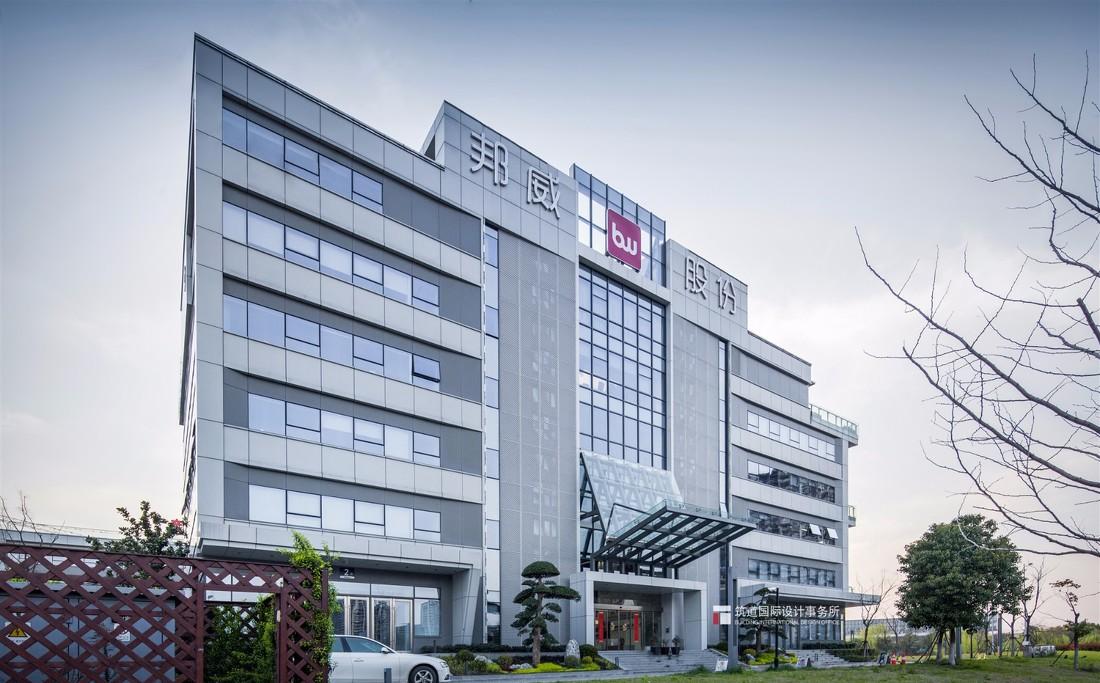 科技与人文共融的办公空间设计-1