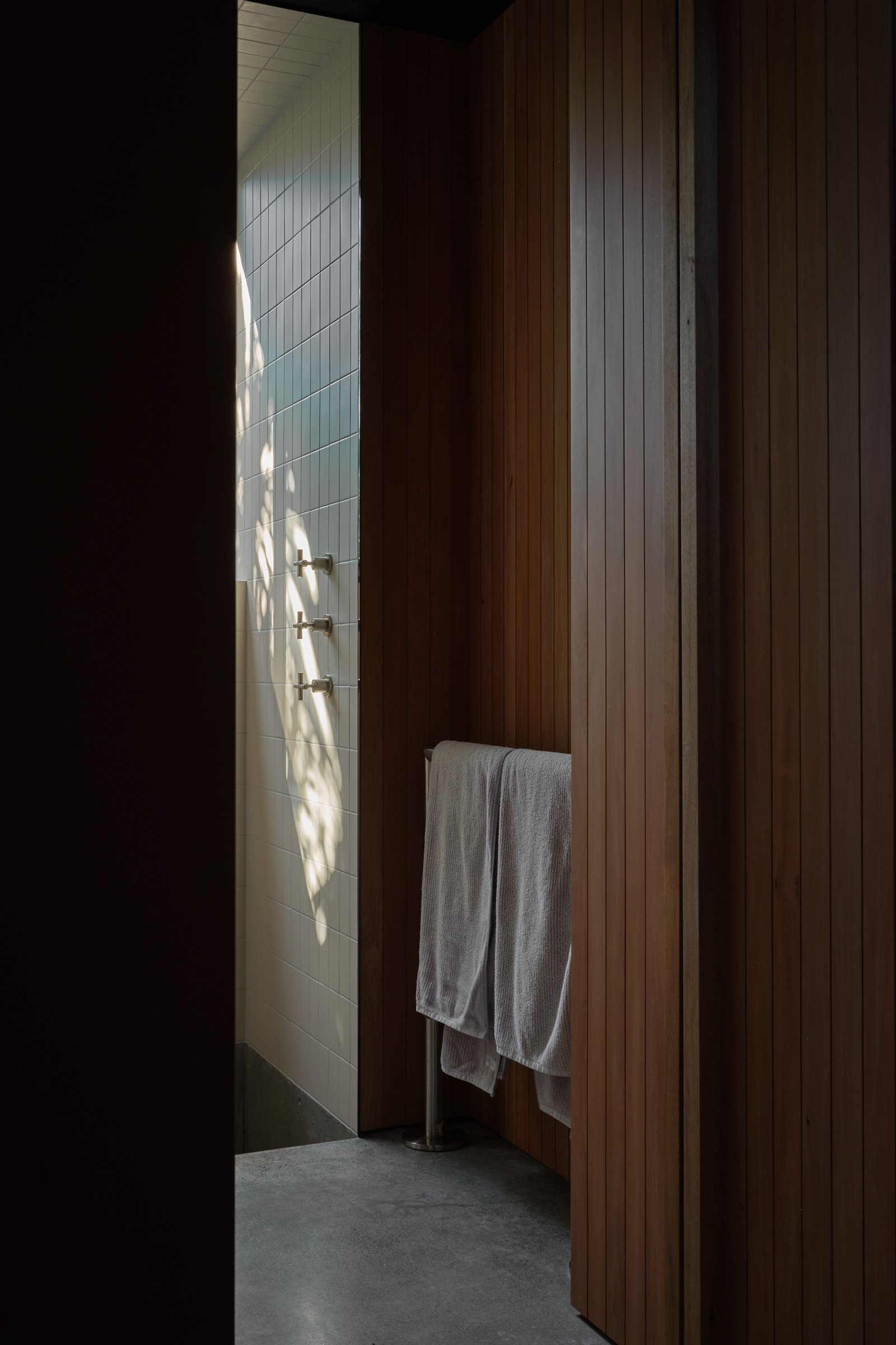 紧凑但宽敞的家庭住宅丨新西兰奥克兰丨Oli Booth Architecture-11