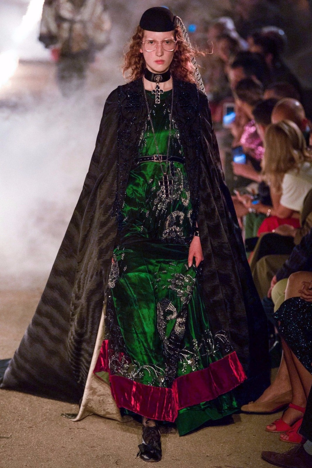 古驰 2019 早春秀 | 死亡与浪漫的奇妙融合-43