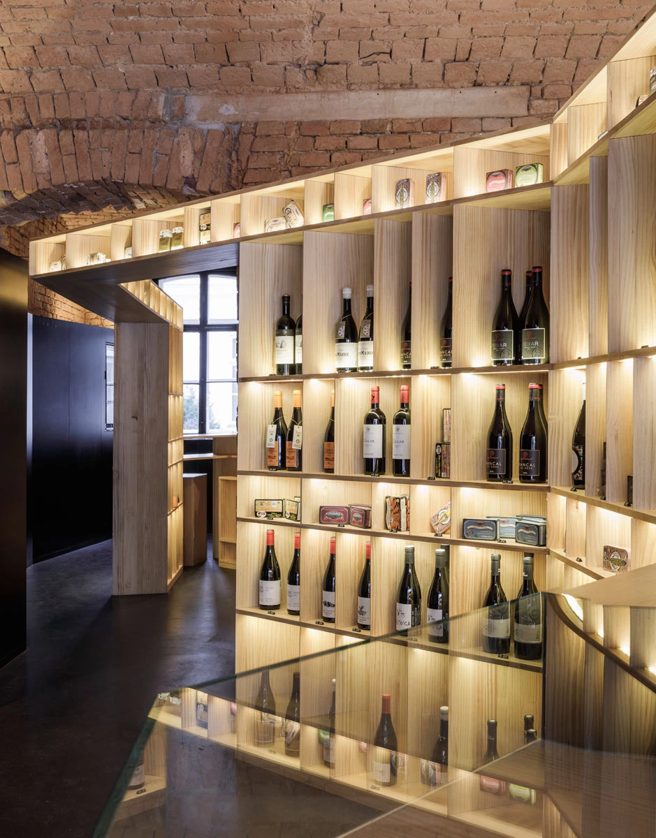 灵活多变的西班牙风情商铺设计-15