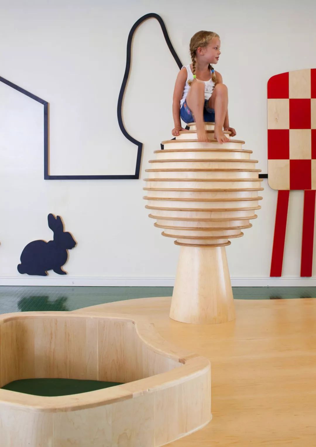 五色斑斓的幼儿园空间设计-33