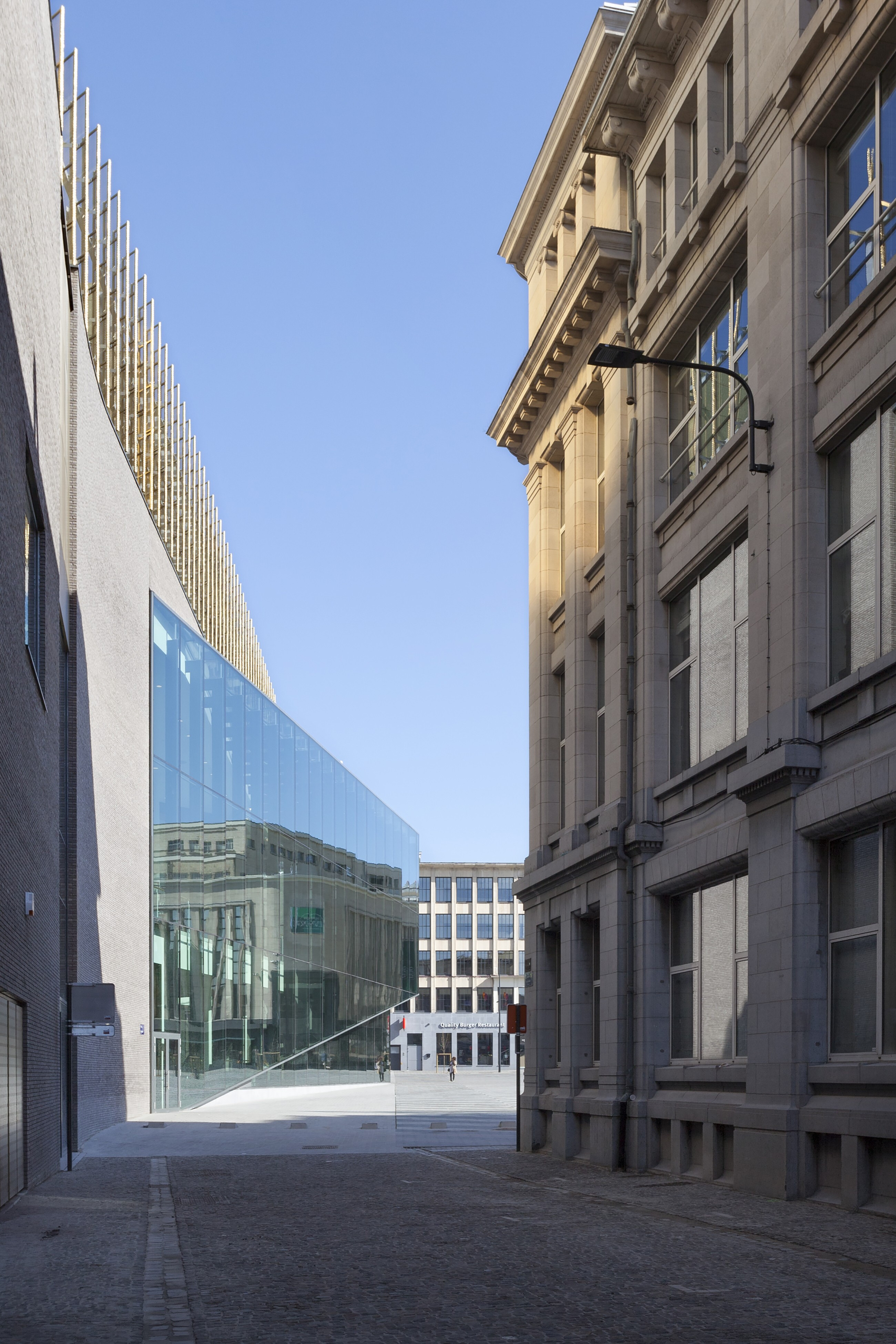 Charleroi Rive Gauche 购物中心-15