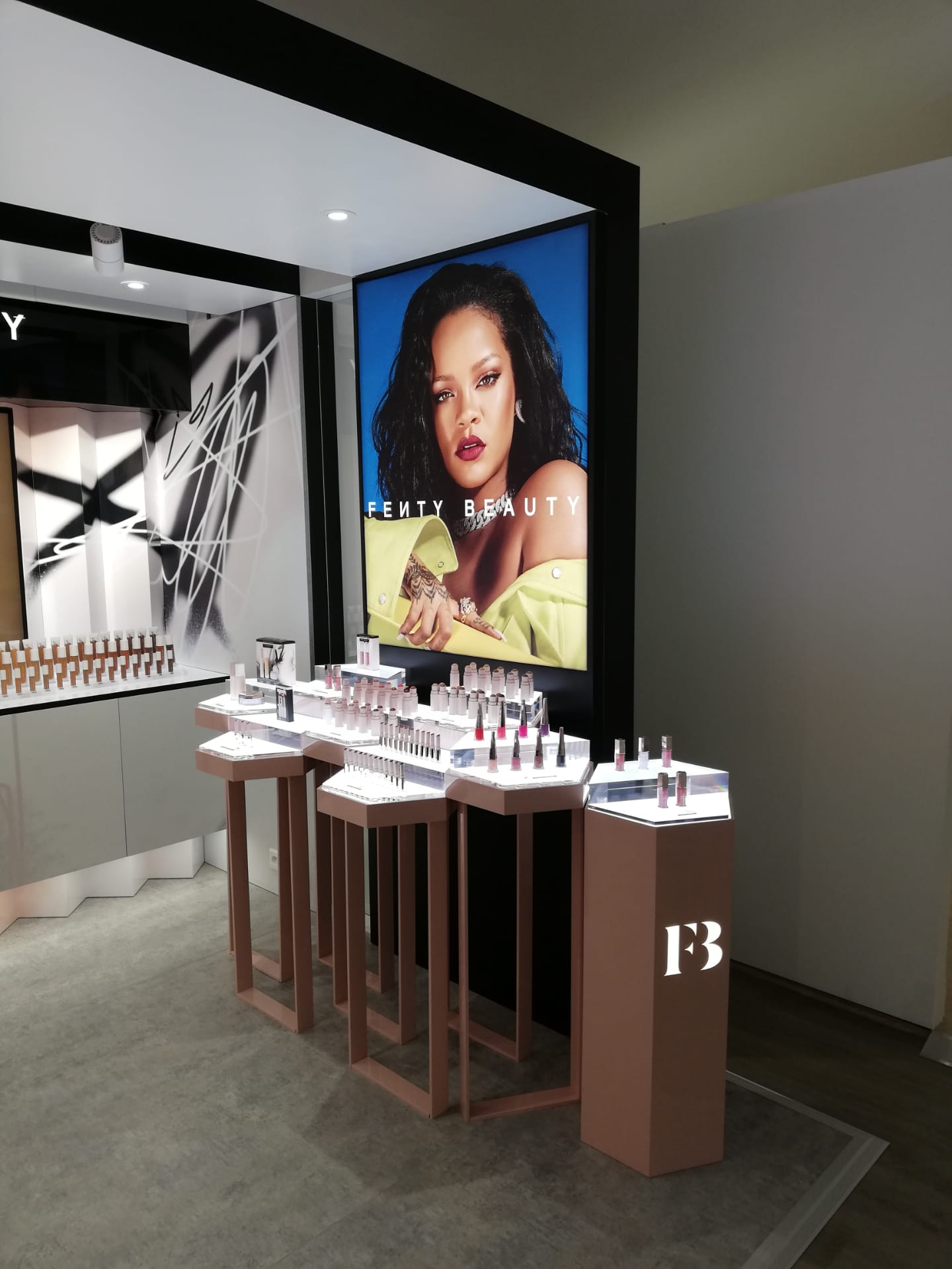 Fenty Beauty · Ta·free Cannes 展位设计丨法国-8