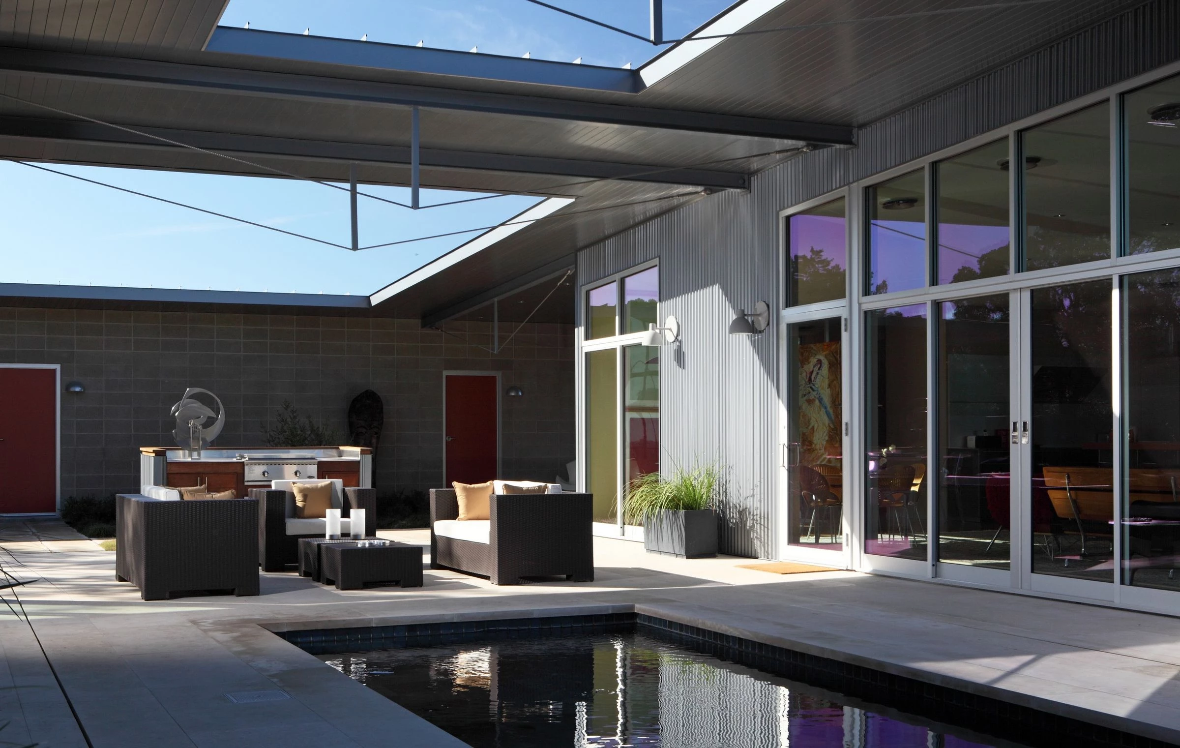 德州奥斯汀的"Villa Nuevo" | 夏日遮阳，室内外生活和谐共生-37