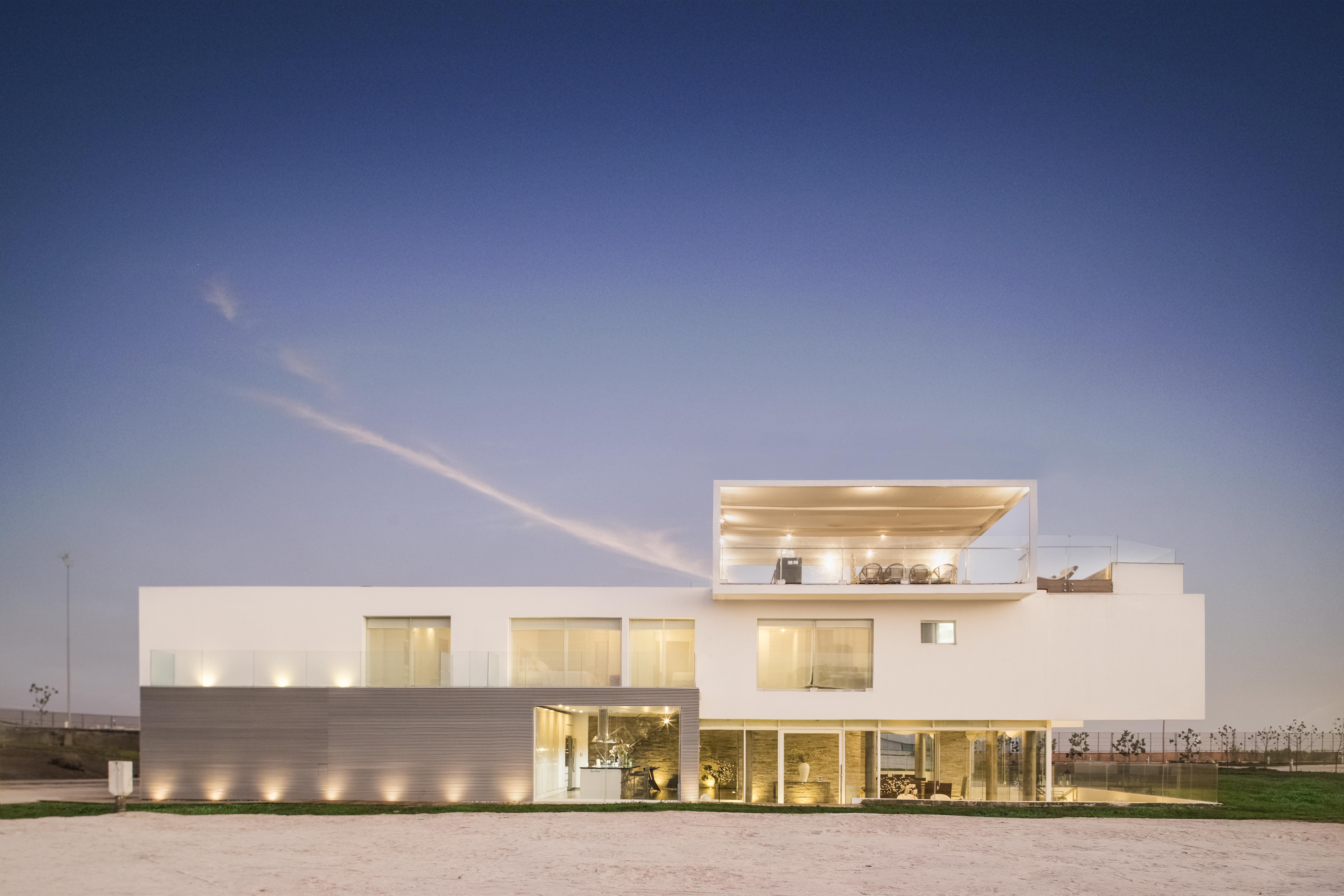 三立方体秘鲁海滩别墅 | 创新空间设计，三家庭共享和谐生活-50