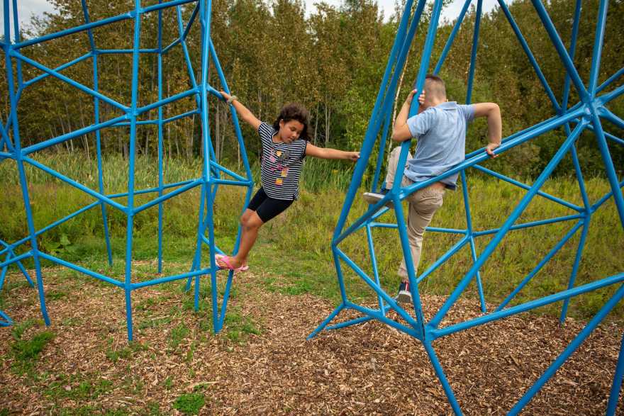 2019 加拿大国际花园节 | 彩色“岩石”结构装置引人入胜-21