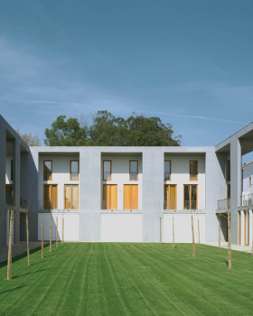 Oleiros Courtyard Housing – PROMONTORIO