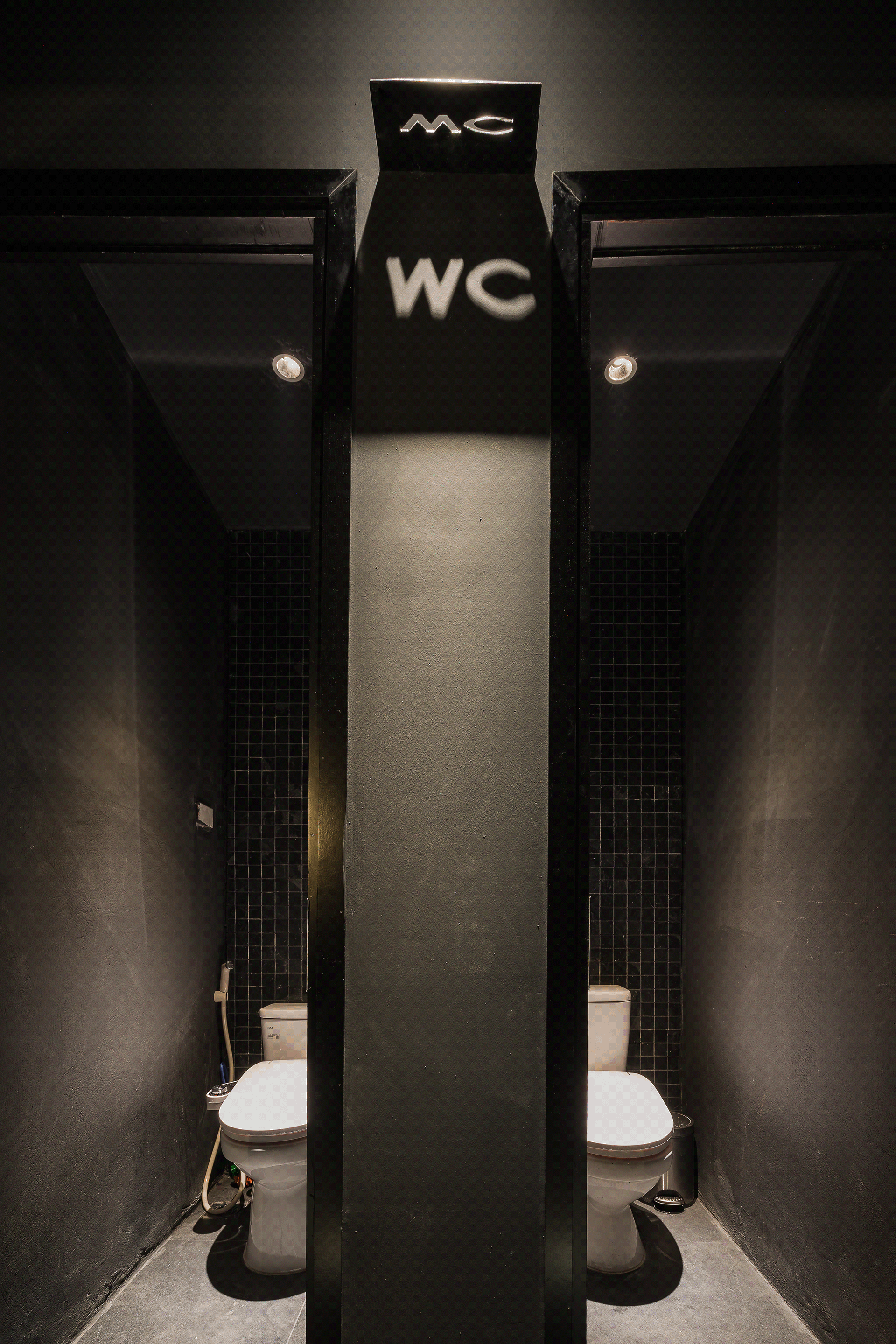 FRIDAYS BAR 室内外照片丨越南河内丨DTA 工作室-27