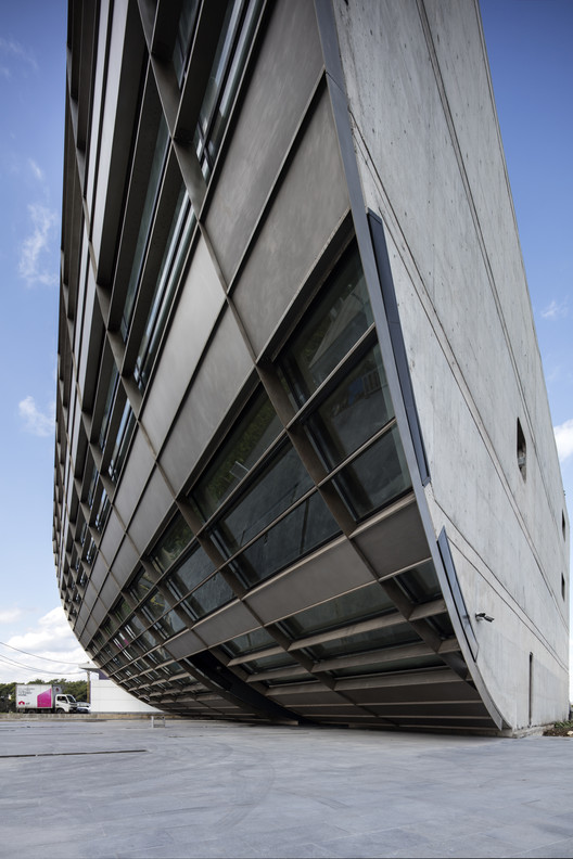 LSB Regional Headquarters | 挑战传统建规的公共空间设计-21