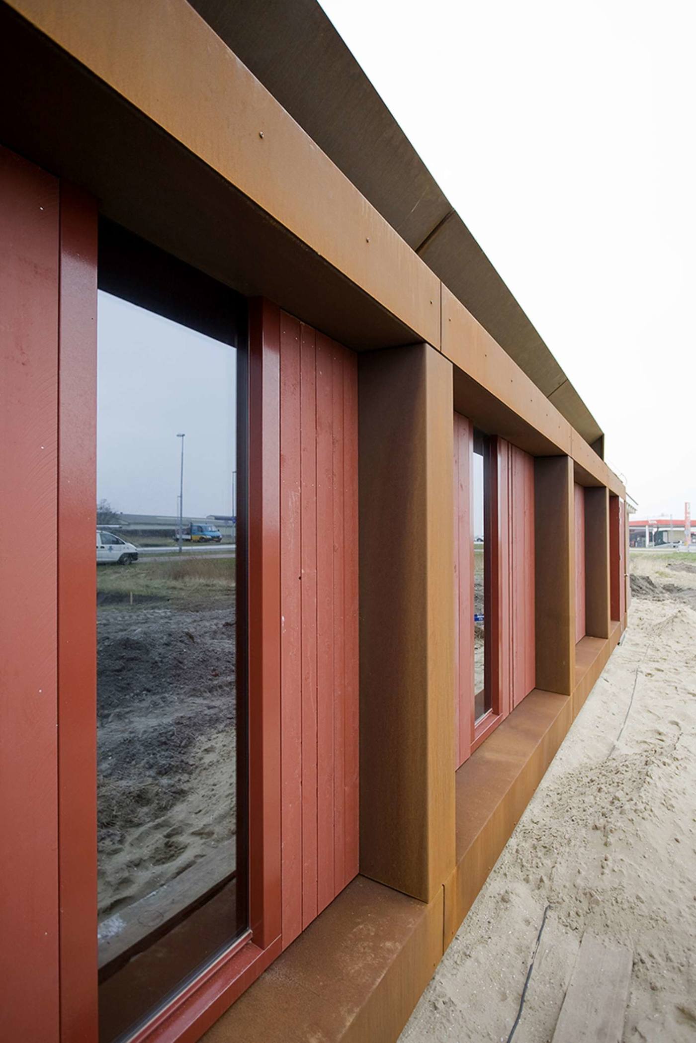 翻新旧农舍包容无助的人，同建筑一般脱胎换骨-6