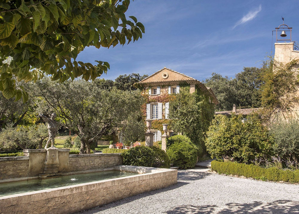 法国南部 16 世纪蓝调庄园 | 绿色掩映的完美典范-11