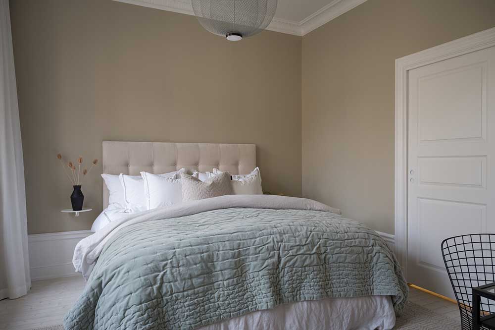 平静与宁静：斯德哥尔摩精致的单色公寓-18