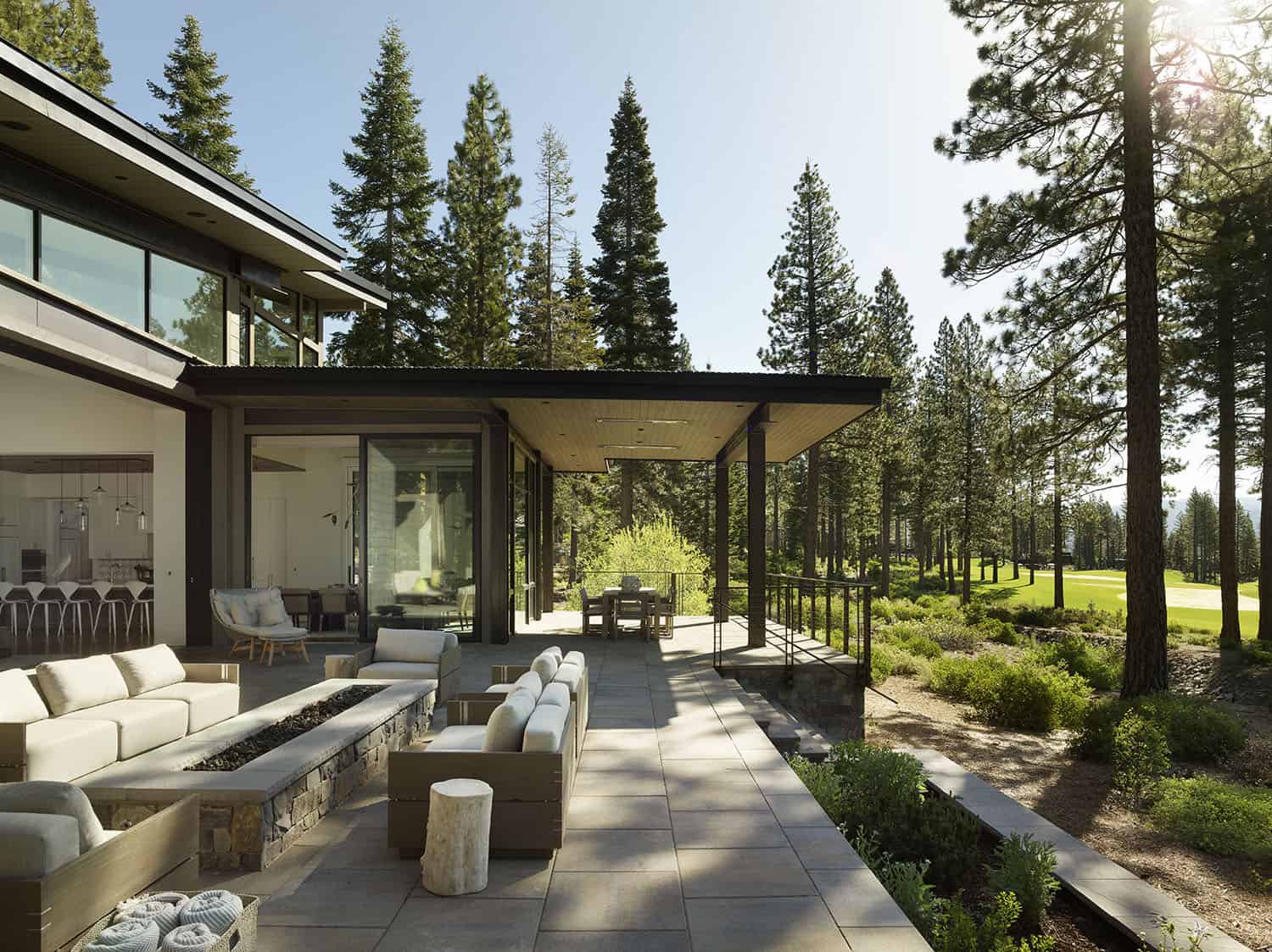 Enchanting mountain retreat in Truckee surrounded by an idyllic setting-21