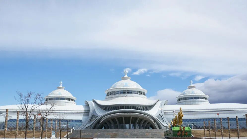 【城市名片】穹庐擎云，蒙韵碧空！中建八局匠心建造草原上的文体明珠-98