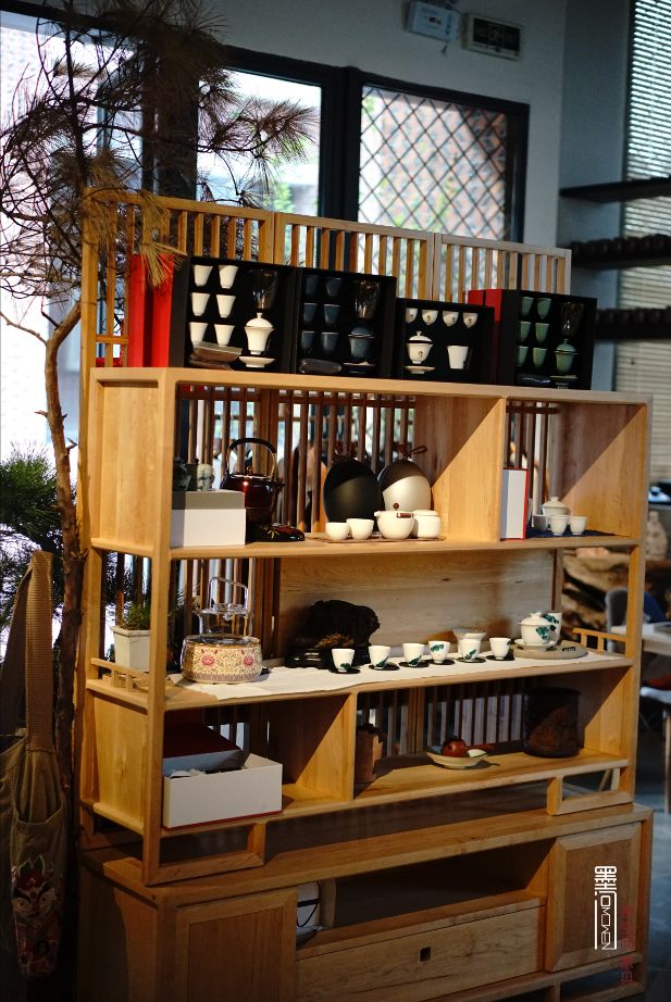 茶空间的家具妙用 | 组织分隔、色调搭配与氛围营造-17