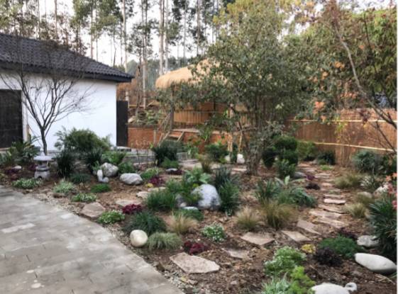 把一个破烂小院，爆改成中国风的入云屋，凉亭、枫树、竹篱笆......-153