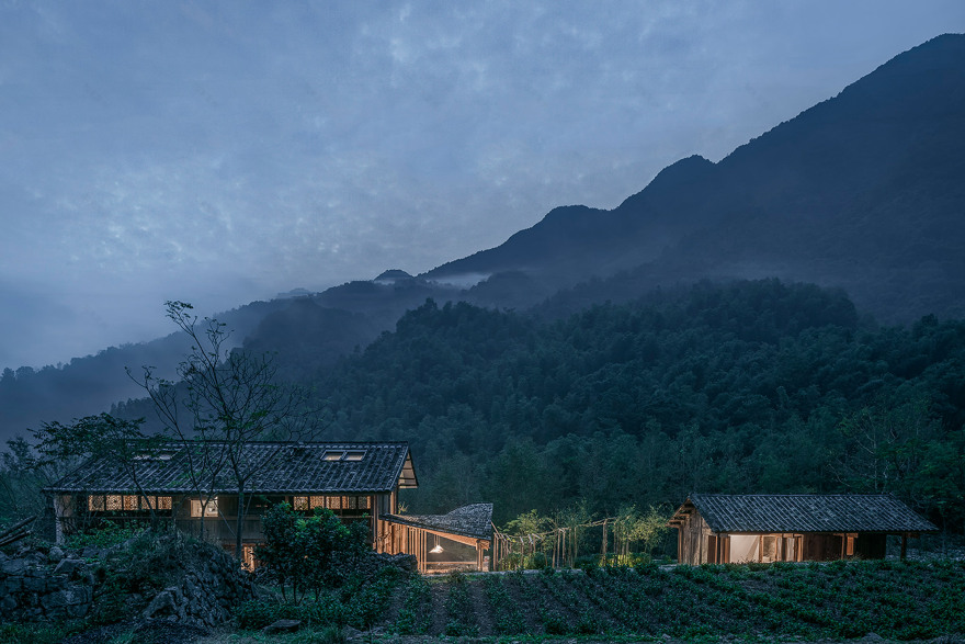 Wavy roof of Chinese guesthouse follows outline of surrounding mountains-12