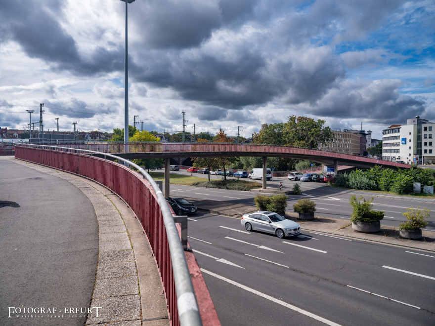 待拆除的行人桥摄影-3